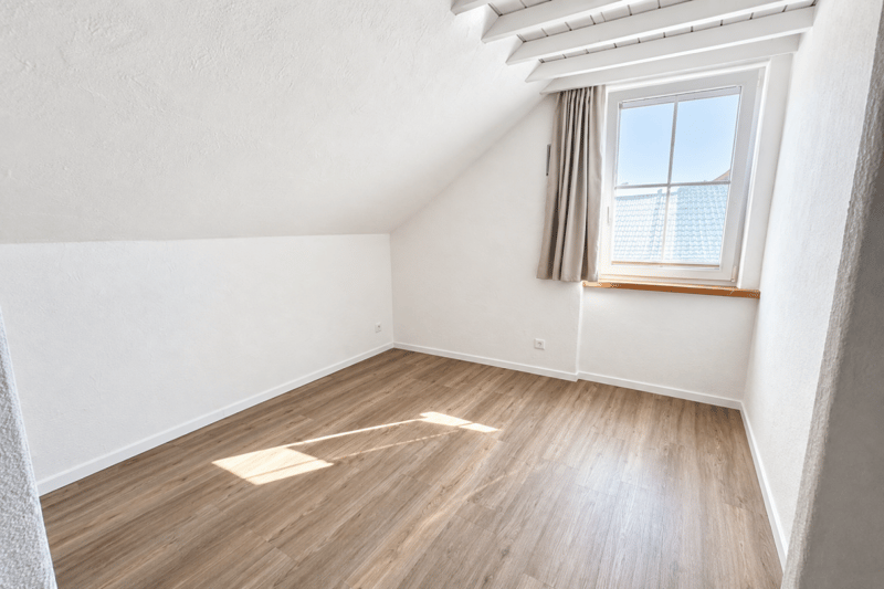 Wohnen mit Loft-Charakter - Charmante 3 Zimmer-Dachwohnung in Leibstadt (7)