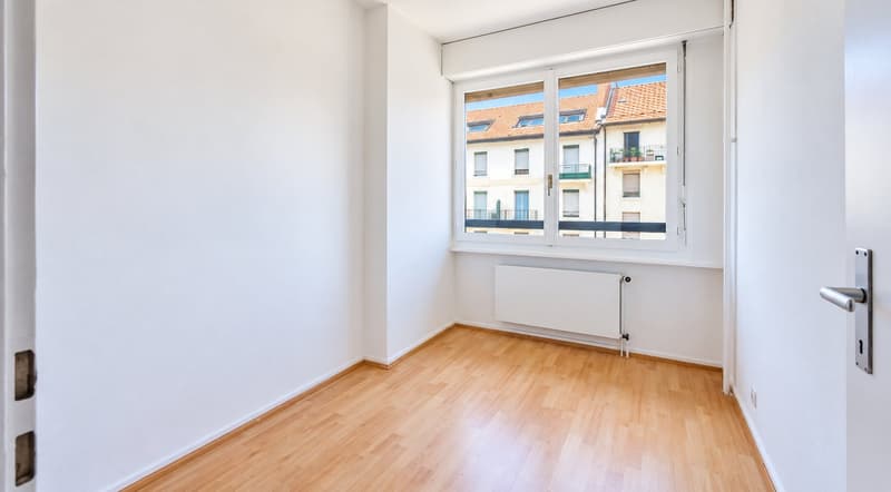Charmante 4-Zimmer-Wohnung mit Balkon und schöner Aussicht in Birsfelden (3)