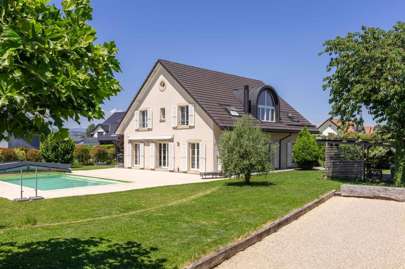 Individual villa in an exceptional setting (1)