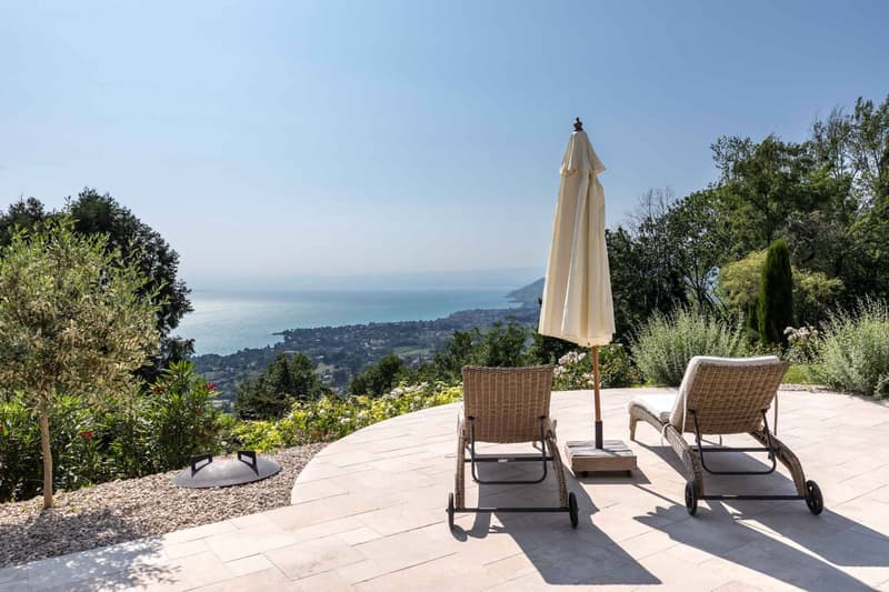 Modern property with pool and panoramic view (2)