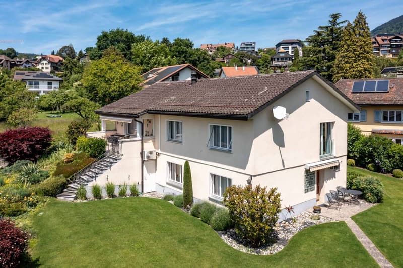 Character villa in a green setting (1)