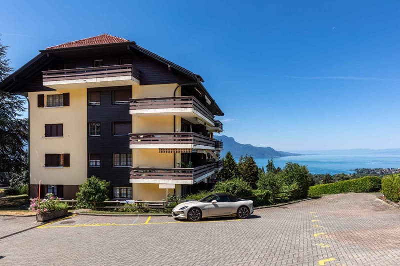 Dernier étage avec balcon sur le Léman (2)