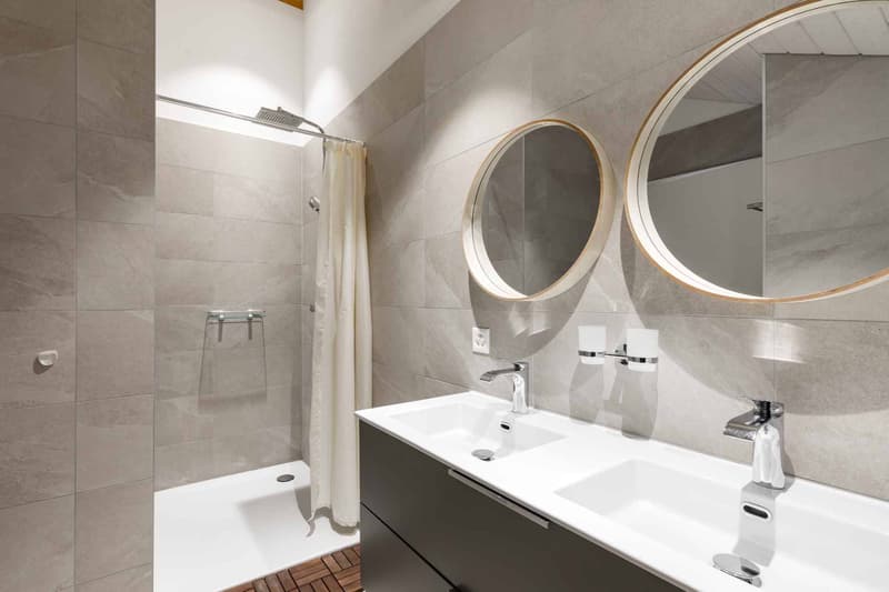 Salle d'eau avec WC en suite