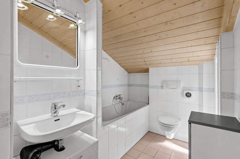 Salle de bains avec WC