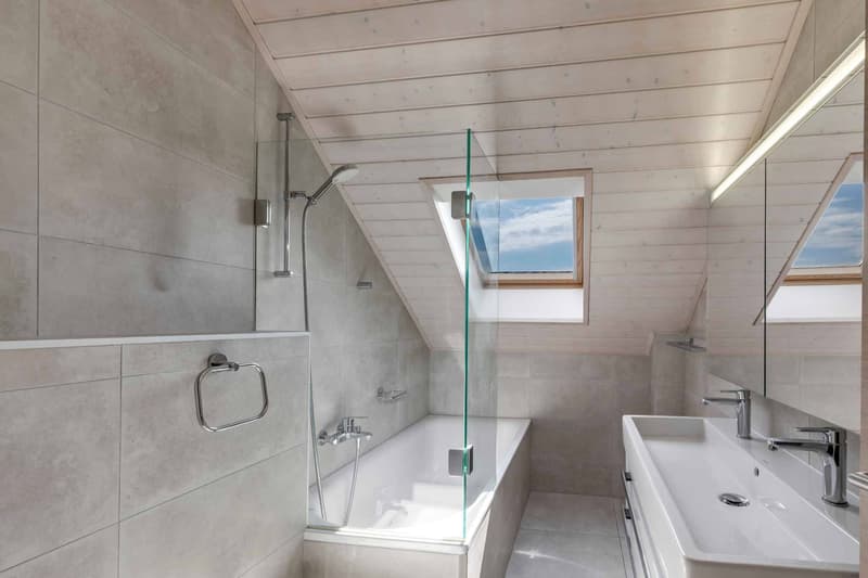 Salle de bains avec WC