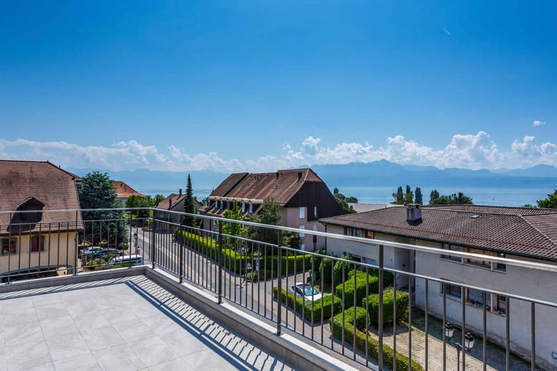 Le privilège d'un dernier étage face au Léman (2)