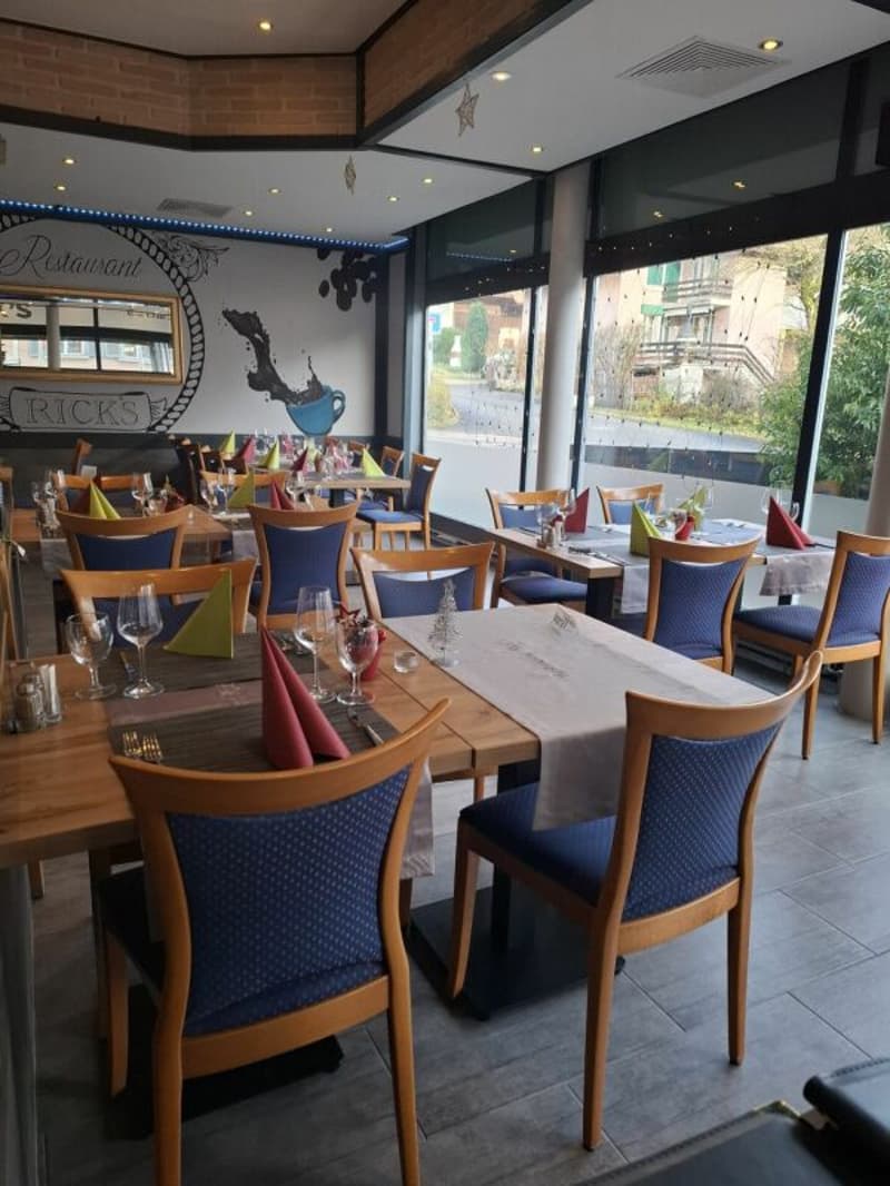 Attractive location in the center of Lengnau - in the midst of the action (11)