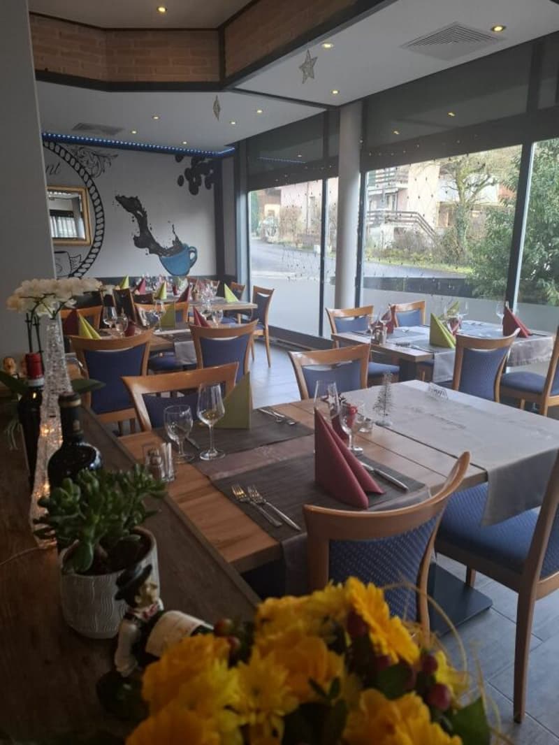 Attractive location in the center of Lengnau - in the midst of the action (7)