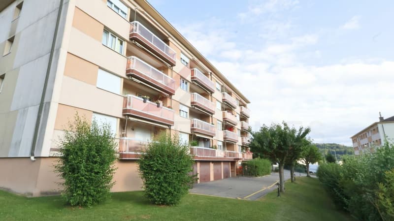 Marly - Renovated 3.5-room apartment with sunny balcony and green views (2)