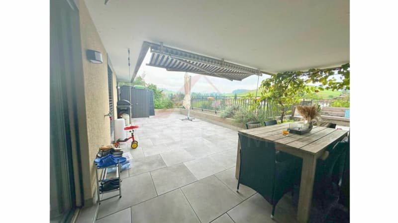 Appartamento di 5,5 locali completamente ristrutturato con 126 m² di spazio abitativo e 74 m² di spazio di balcone/terrazza a Huttwil (9)