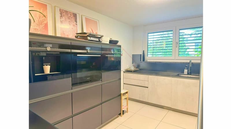 Appartamento di 5,5 locali completamente ristrutturato con 126 m² di spazio abitativo e 74 m² di spazio di balcone/terrazza a Huttwil (7)
