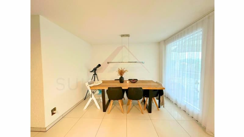 Appartamento di 5,5 locali completamente ristrutturato con 126 m² di spazio abitativo e 74 m² di spazio di balcone/terrazza a Huttwil (4)