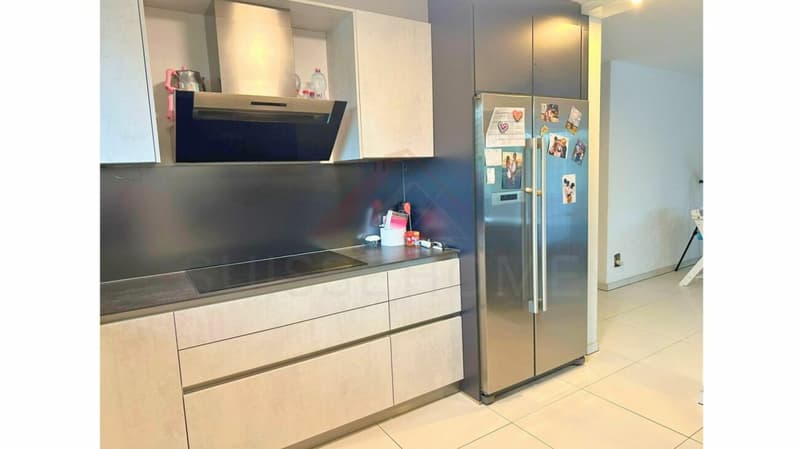 Appartamento di 5,5 locali completamente ristrutturato con 126 m² di spazio abitativo e 74 m² di spazio di balcone/terrazza a Huttwil (6)