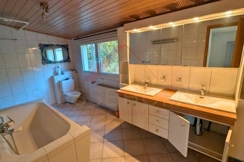 Casa multifamiliare nella zona centrale di Grossdietwil con spazio commerciale e potenziale di sviluppo polivalente (6)