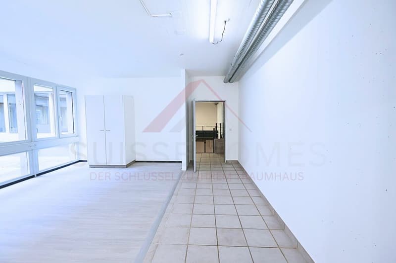 Wohnen und Arbeiten vereint - Atriumgebäude mit 220 m² Wohn- und 270 m² Gewerbefläche in Thörishaus (6)