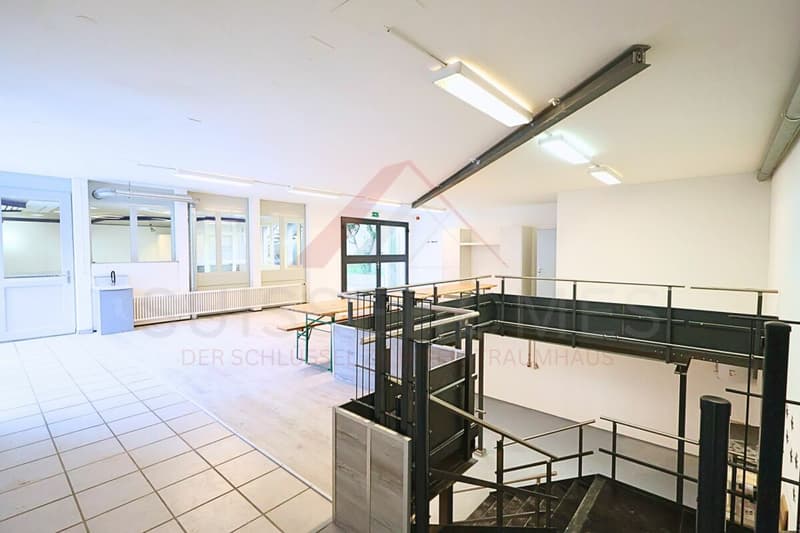 Wohnen und Arbeiten vereint - Atriumgebäude mit 220 m² Wohn- und 270 m² Gewerbefläche in Thörishaus (2)