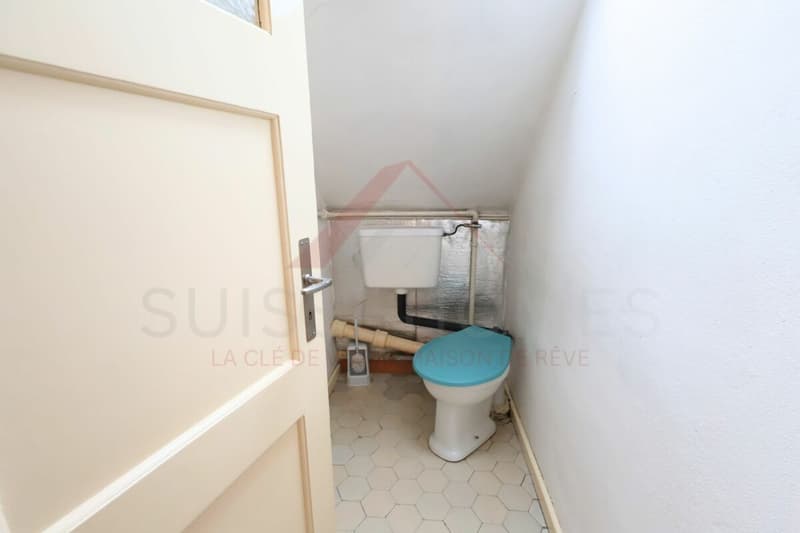 Delémont - Property with 3 apartments and strong potential for appreciation in a central neighborhood (26)