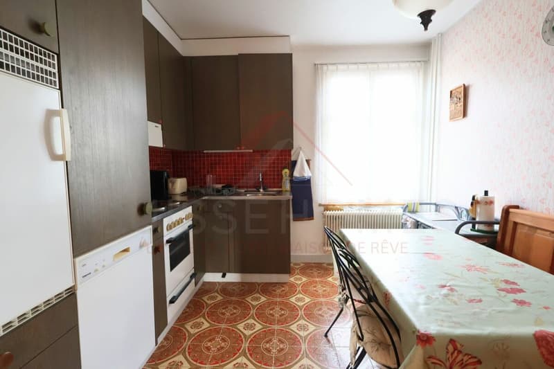 Delémont - Property with 3 apartments and strong potential for appreciation in a central neighborhood (6)
