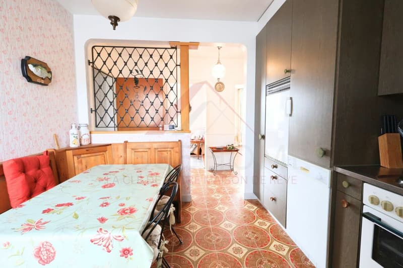Delémont - Property with 3 apartments and strong potential for appreciation in a central neighborhood (5)