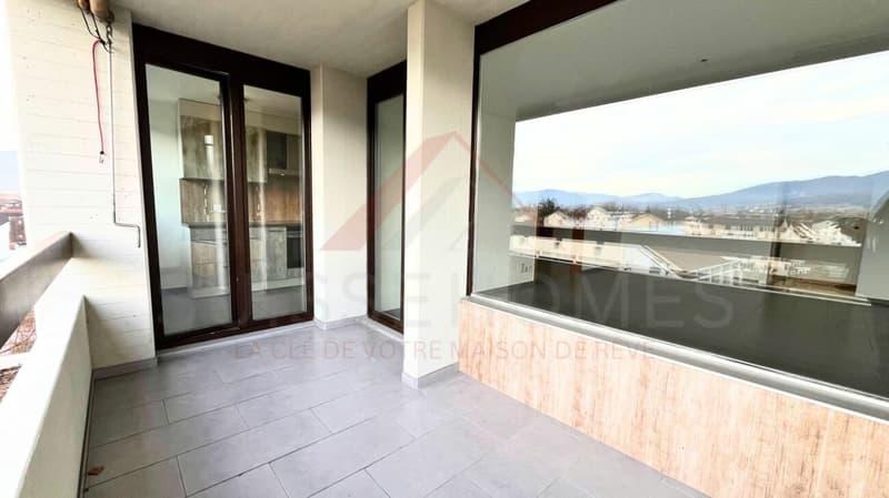 Delémont - Bel appartement 3.5 pièces rénové avec terrasse et vue panoramique (4)