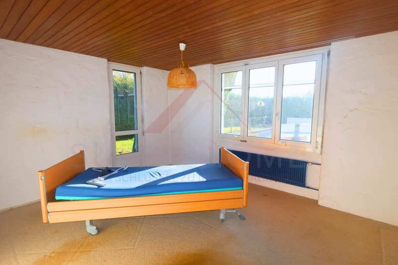 Exclusive single-family house with pool, lake view, and spacious garden (14)