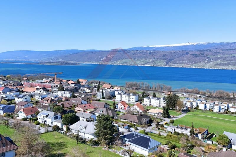 Exclusive single-family house with pool, lake view, and spacious garden (2)