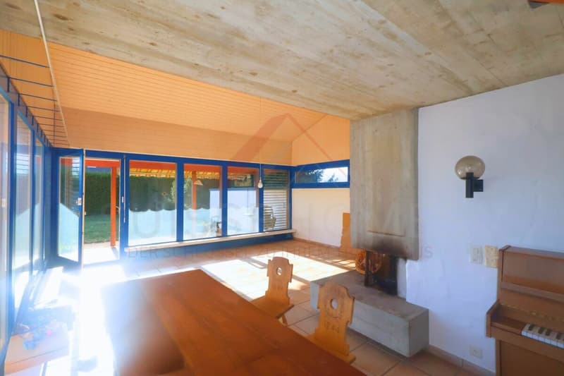 Exclusive single-family house with pool, lake view, and spacious garden (10)