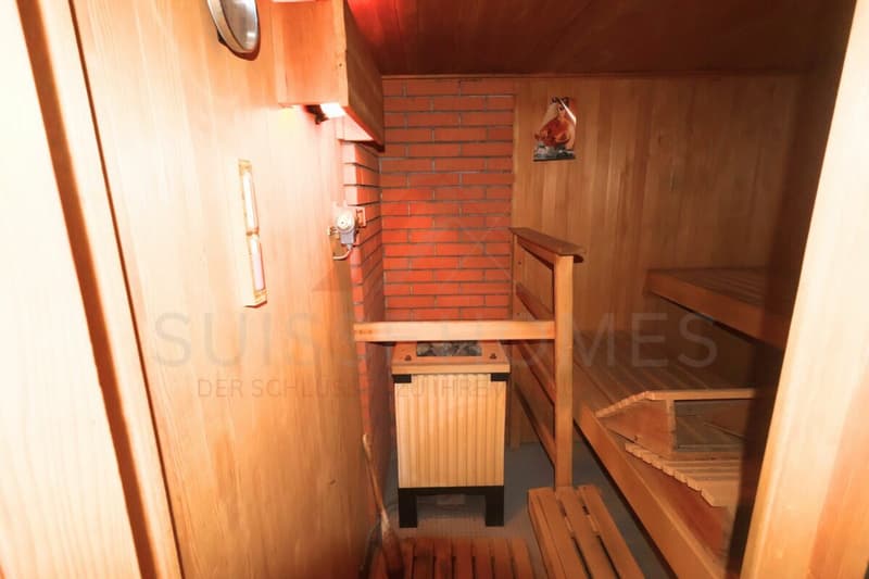Exclusive single-family house with pool, lake view, and spacious garden (29)