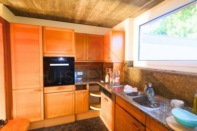Exclusive single-family house with pool, lake view, and spacious garden (16)