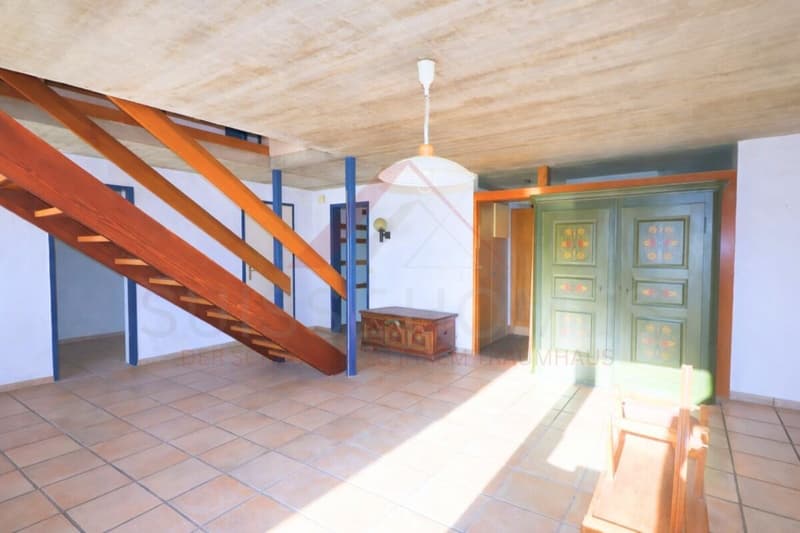 Exclusive single-family house with pool, lake view, and spacious garden (12)