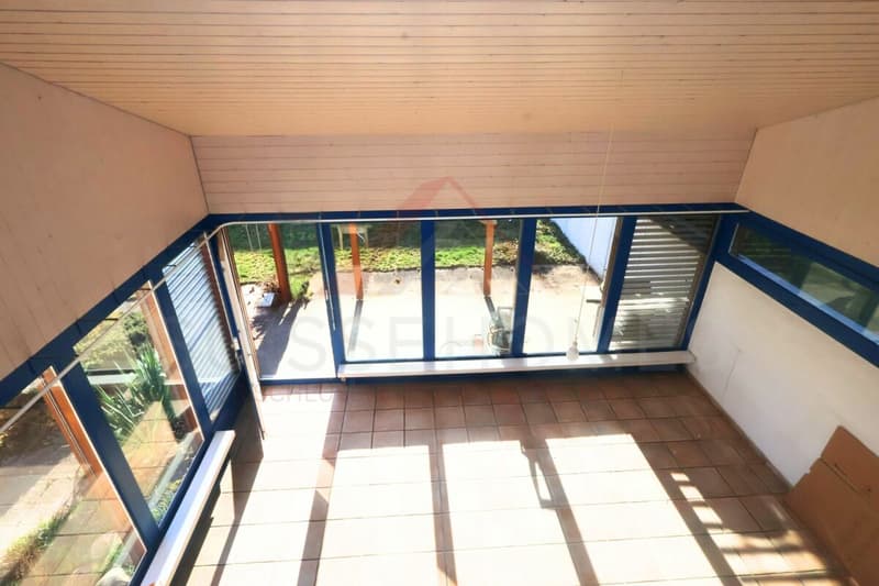 Exclusive single-family house with pool, lake view, and spacious garden (18)