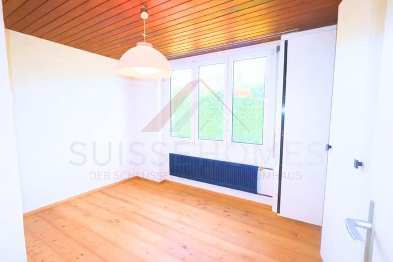 Exclusive single-family house with pool, lake view, and spacious garden (15)