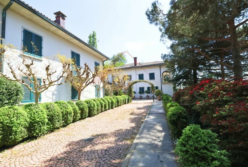 Entwicklungsareal mit drei Wohngebäuden und erheblichem Ausbaupotenzial in Mendrisio (5)