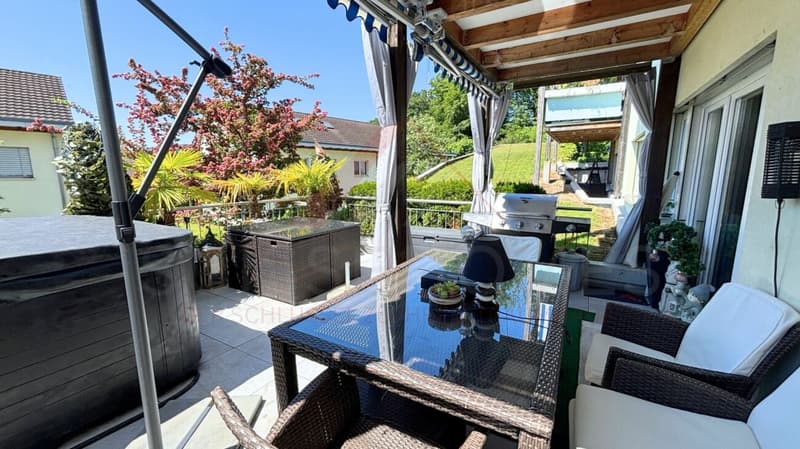 Living experience with lake view: First-class 2.5-room apartment in Greppen (4)