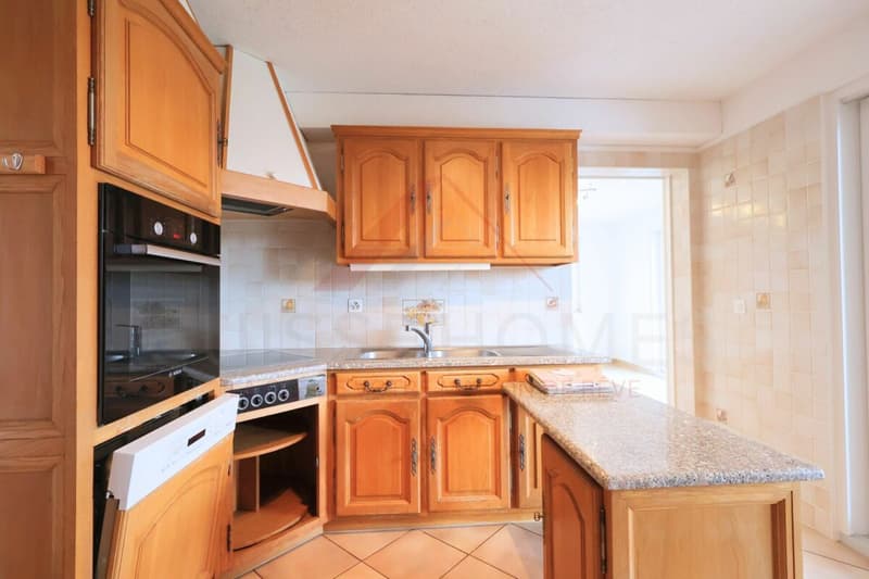 Exceptional family home with pool, sauna, and large garden in La Brillaz (8)