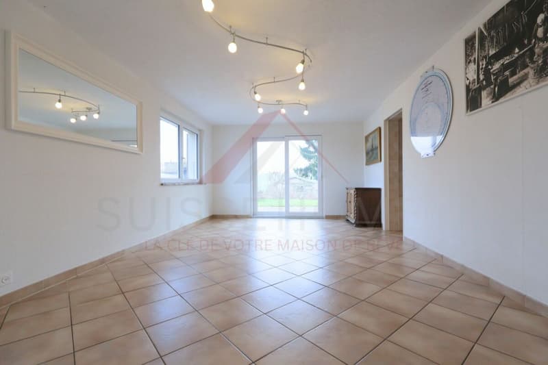 Exceptional family home with pool, sauna, and large garden in La Brillaz (7)