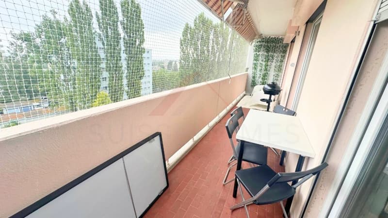 Fribourg center - Renovated 2.5-room apartment, elegant and ready to move in (6)