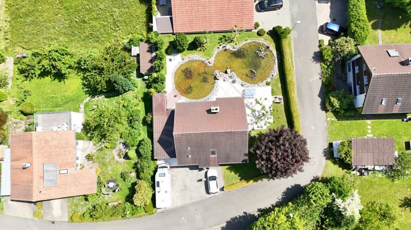 Family paradise with a dreamy garden & natural pond in Hagneck (24)