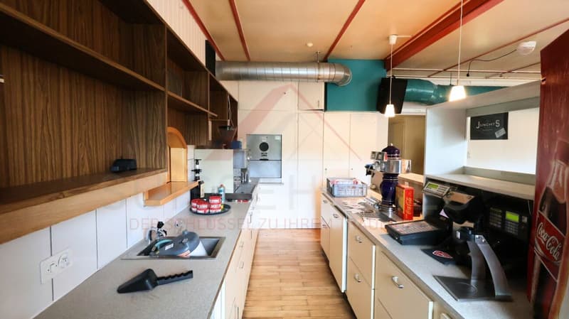 Attractive residential and commercial building with restaurant and development opportunities in Plaffeien (10)
