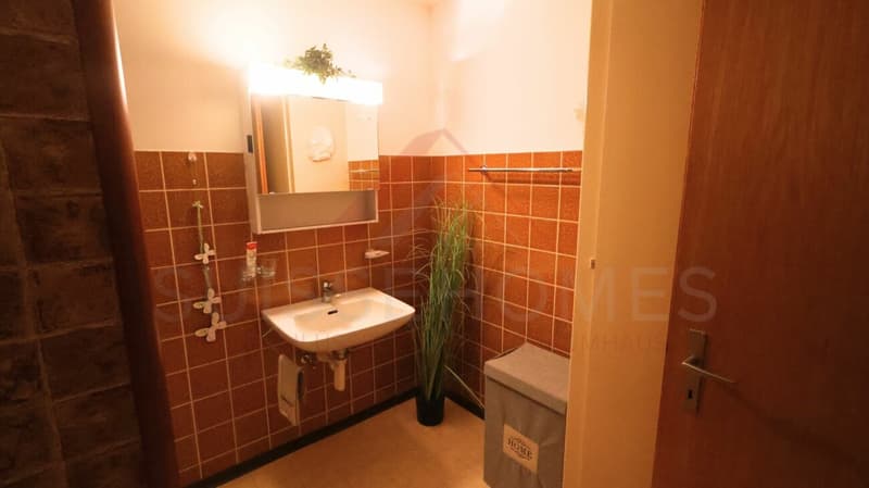 Attractive residential and commercial building with restaurant and development opportunities in Plaffeien (23)