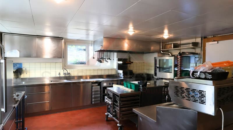 Attractive residential and commercial building with restaurant and development opportunities in Plaffeien (11)