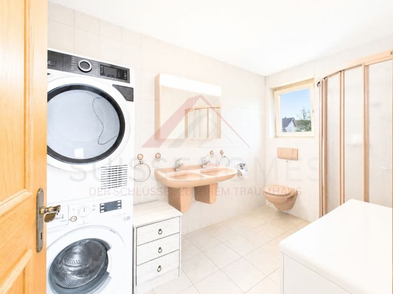 Charmant maison de 7 pièces avec annexe et grand potentiel à Wohlen AG (10)