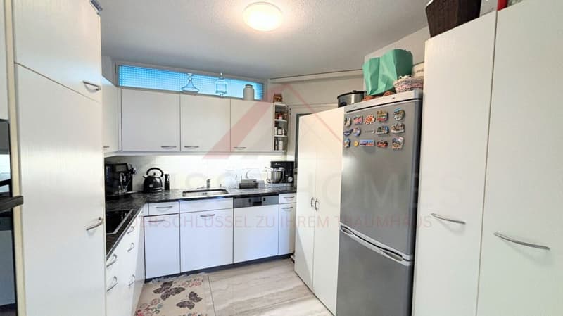 Wohnerlebnis mit Seesicht: Erstklassige 2.5-Zimmer-Wohnung in Greppen (5)
