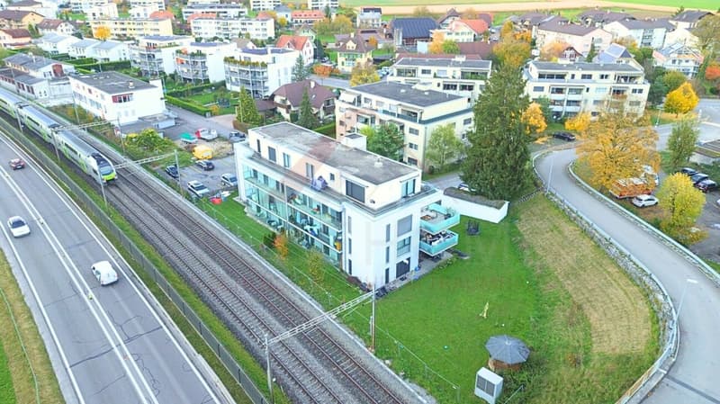 150 m² Wohnfläche | Helle 4.5 Zimmer Wohnung mit 2 Balkonen und Lift (1)