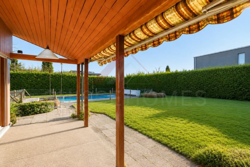 Vue lacustre de rêve sur le lac de Bienne Maison 8,5 pièces avec piscine et terrain de 1'443 m² (8)