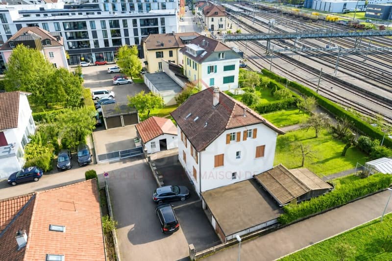 Delémont - Eigentum mit 3 Wohnungen und großem Potenzial für Wertsteigerung in einem zentralen Viertel (2)