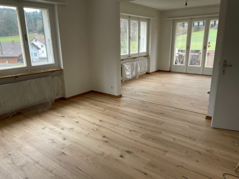 Charming 3.5-room apartment - stylishly renovated and with balcony in a quiet location (2)
