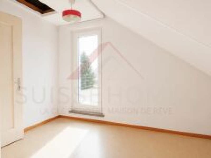 Casa di charme con vista panoramica sul castello e due belle terrazze (17)