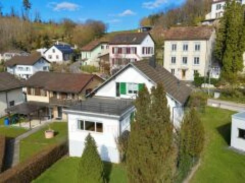 Casa di charme con vista panoramica sul castello e due belle terrazze (1)