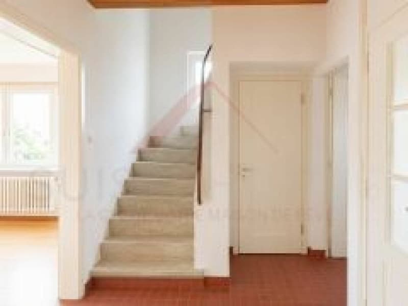 Casa di charme con vista panoramica sul castello e due belle terrazze (12)